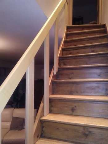 ADTouServices Bricolage Peinture Comines Wambrechie rendu final d'un escalier